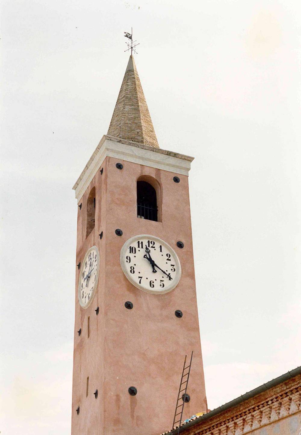 1989 - Restauro campanile della chiesa medievale di san Pietro Apostolo