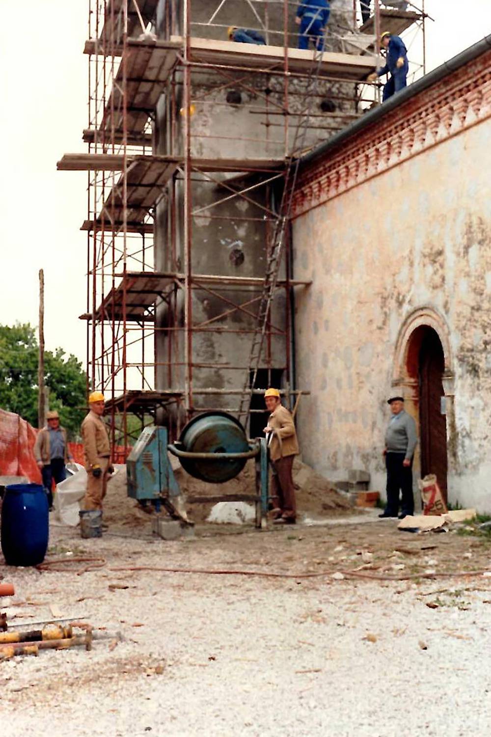 1989 - Restauro campanile della chiesa medievale di san Pietro Apostolo