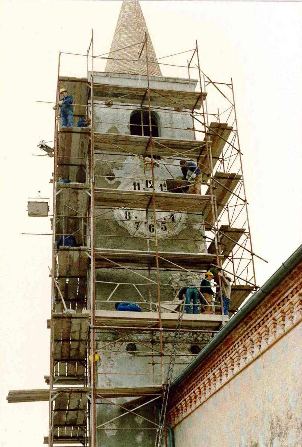 1989 - Restauro campanile della chiesa medievale di san Pietro Apostolo