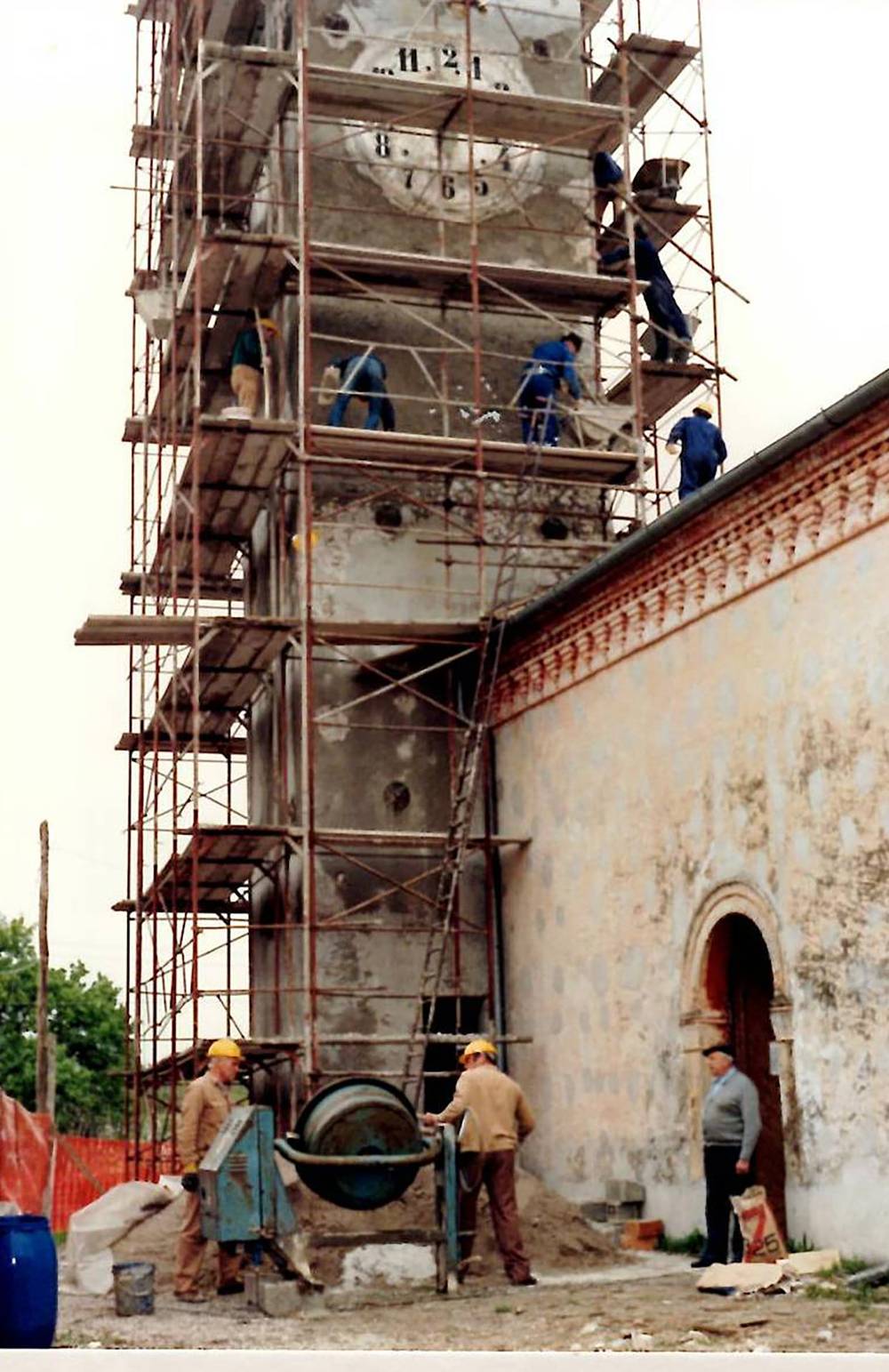 1989 - Restauro campanile della chiesa medievale di san Pietro Apostolo