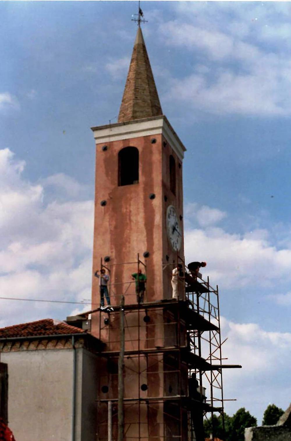 1989 - Restauro campanile della chiesa medievale di san Pietro Apostolo